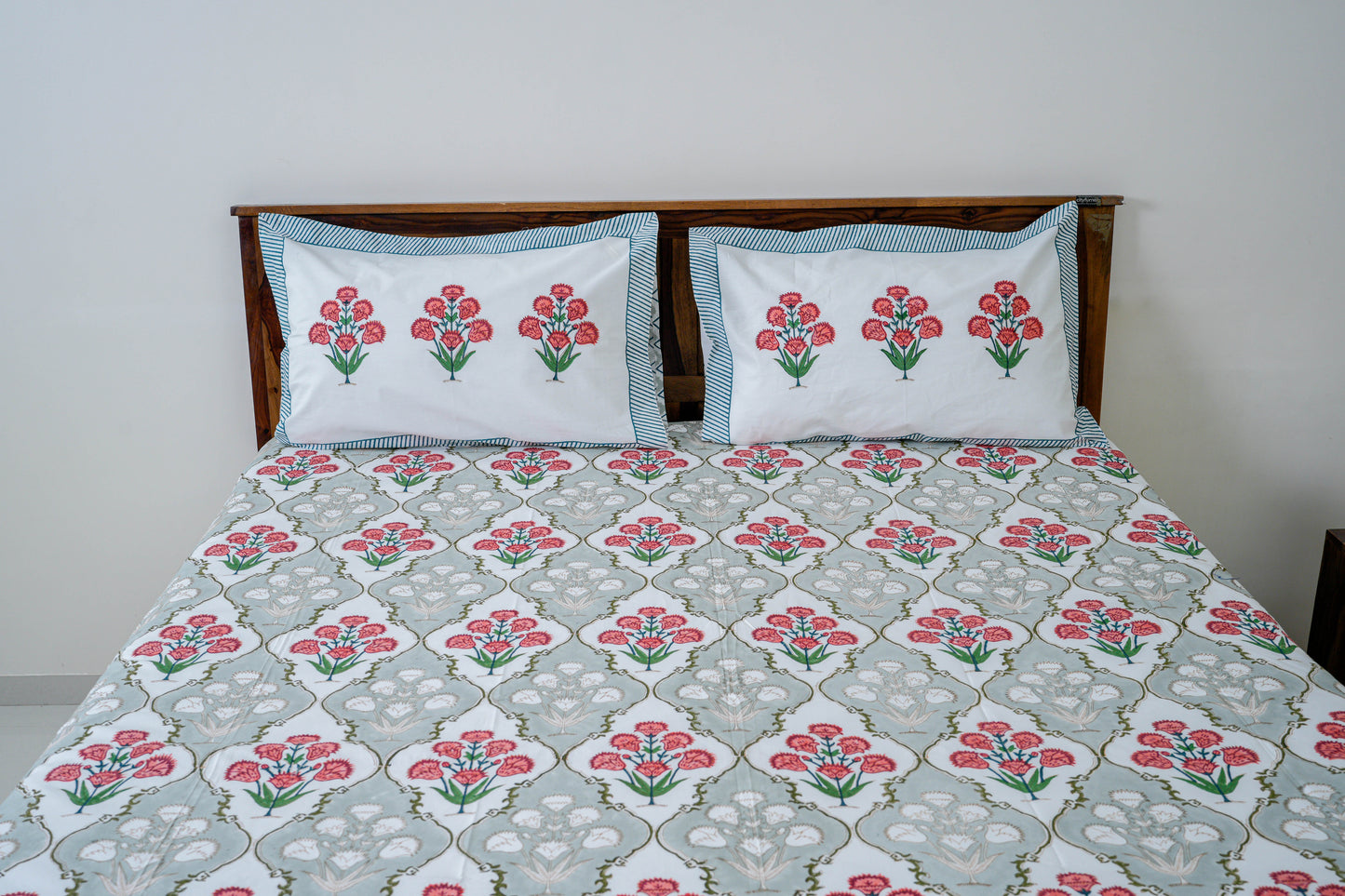 Guldasto ka jal  |Handblock printed Bedsheet|Doublebed: Queen and King Size|300 TC Premium Cotton|Complementing pillow covers