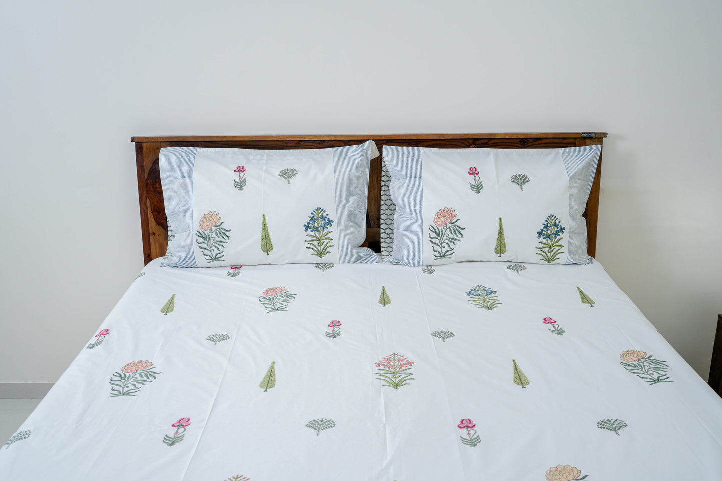 Phoolon ki Bahar| Handblock printed Bedsheet|Double bed: Queen Size|300 TC Premium Cotton|Complementing pillow covers