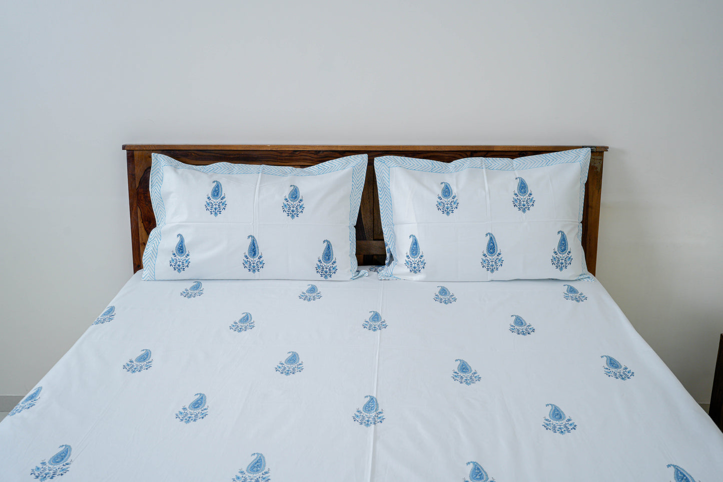 Blue Paisely motif| Handblock printed Bedsheet|Double bed: Queen Size and King sie |300 TC Premium Cotton|Complementing pillow covers