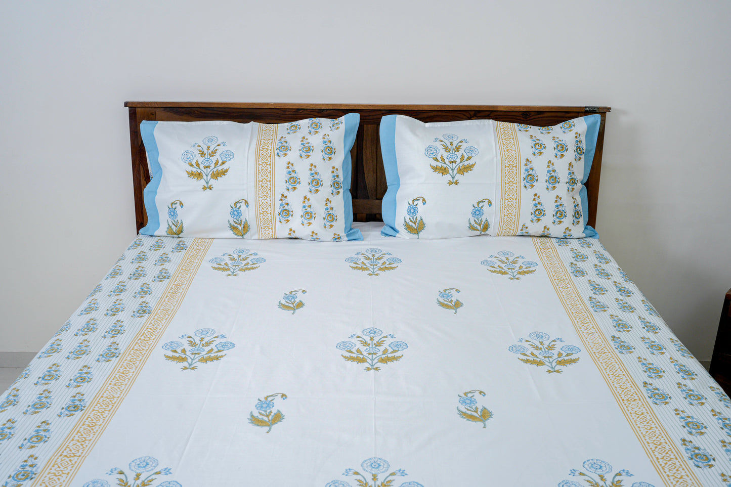 Summer freshness| Handblock printed Bedsheet|Double bed: King Size |300 TC Premium Cotton|Reversibe pillow covers