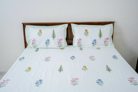 Rangbhari Bagiyaan  |Handblock printed Bedsheet|Double bed: King Size |300 TC Premium Cotton|Reversibe pillow covers