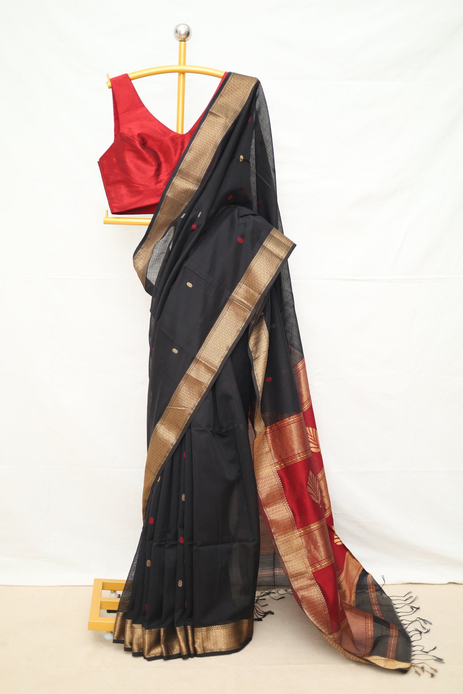 Maheshwari Butta Pallu Zari Border Saree # 41