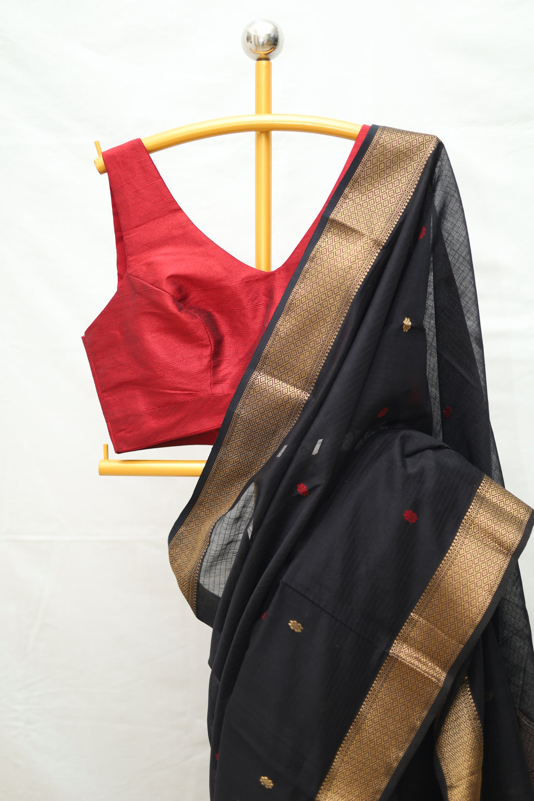 Maheshwari Butta Pallu Zari Border Saree # 41