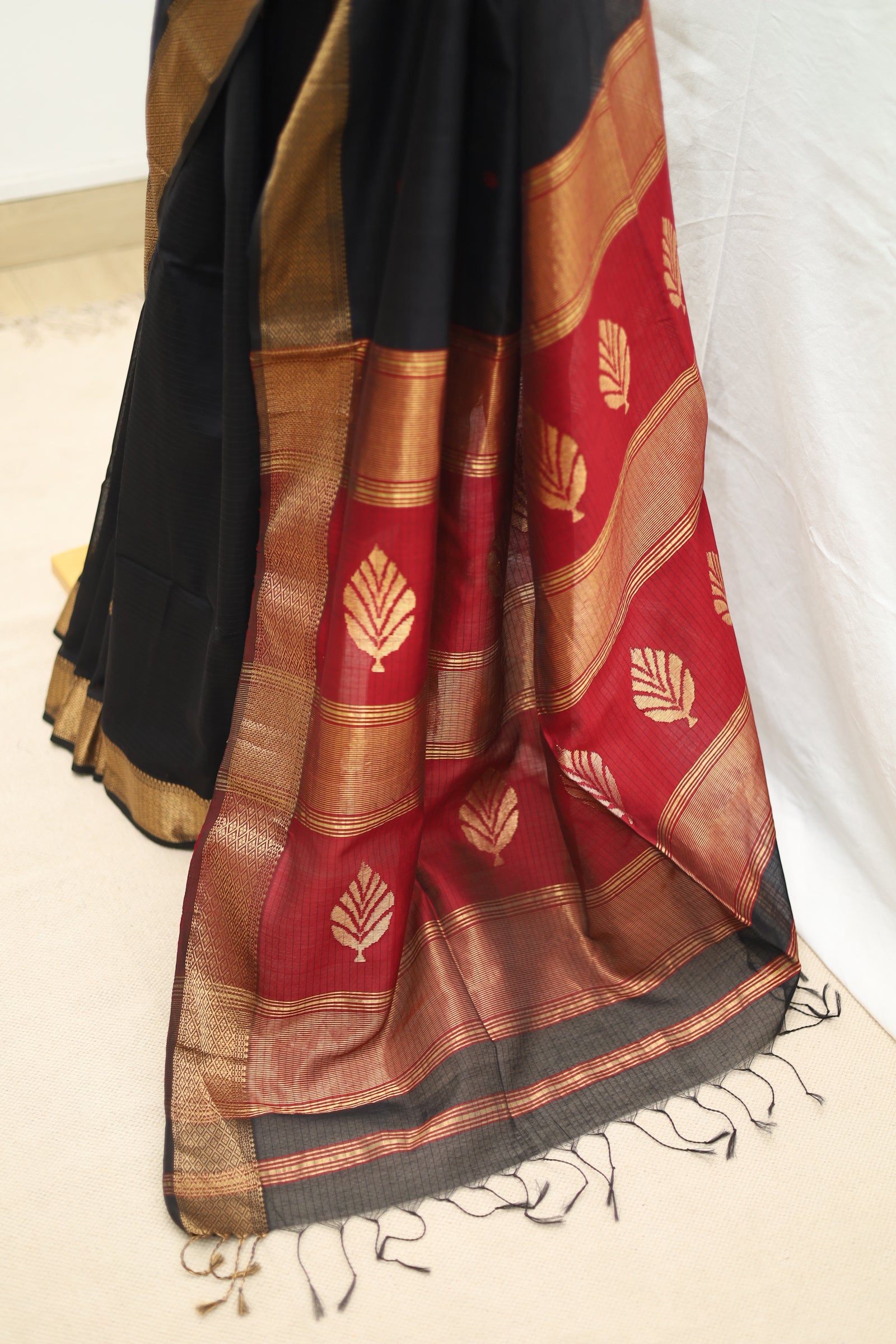 Maheshwari Butta Pallu Zari Border Saree # 41