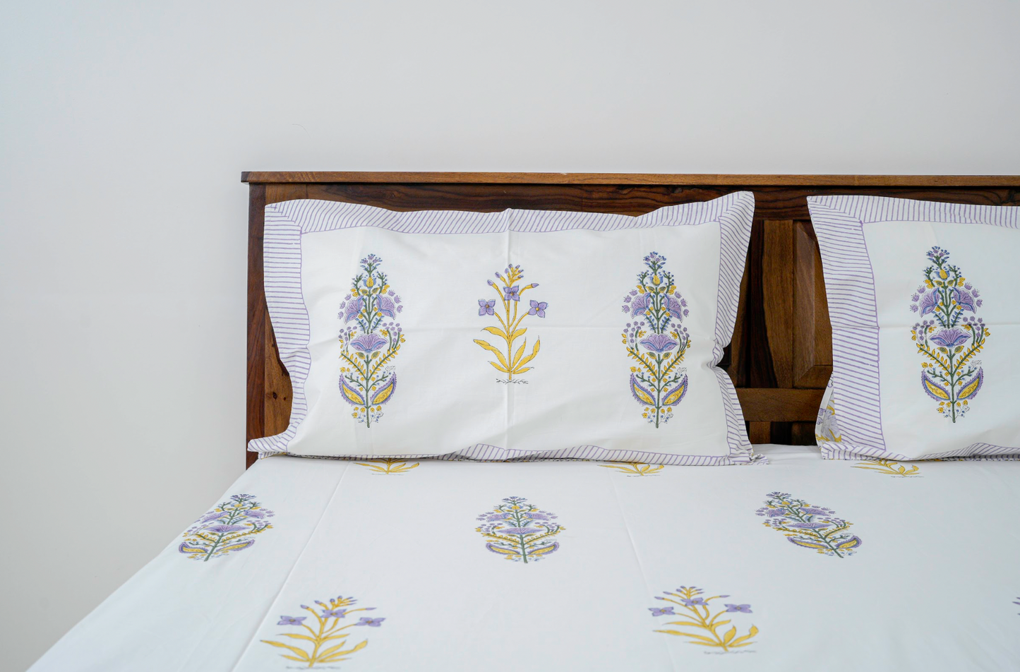 Pretti in Purple|Handblock printed Bedsheet|Double bed: King Size |300 TC Premium Cotton|Reversibe pillow covers