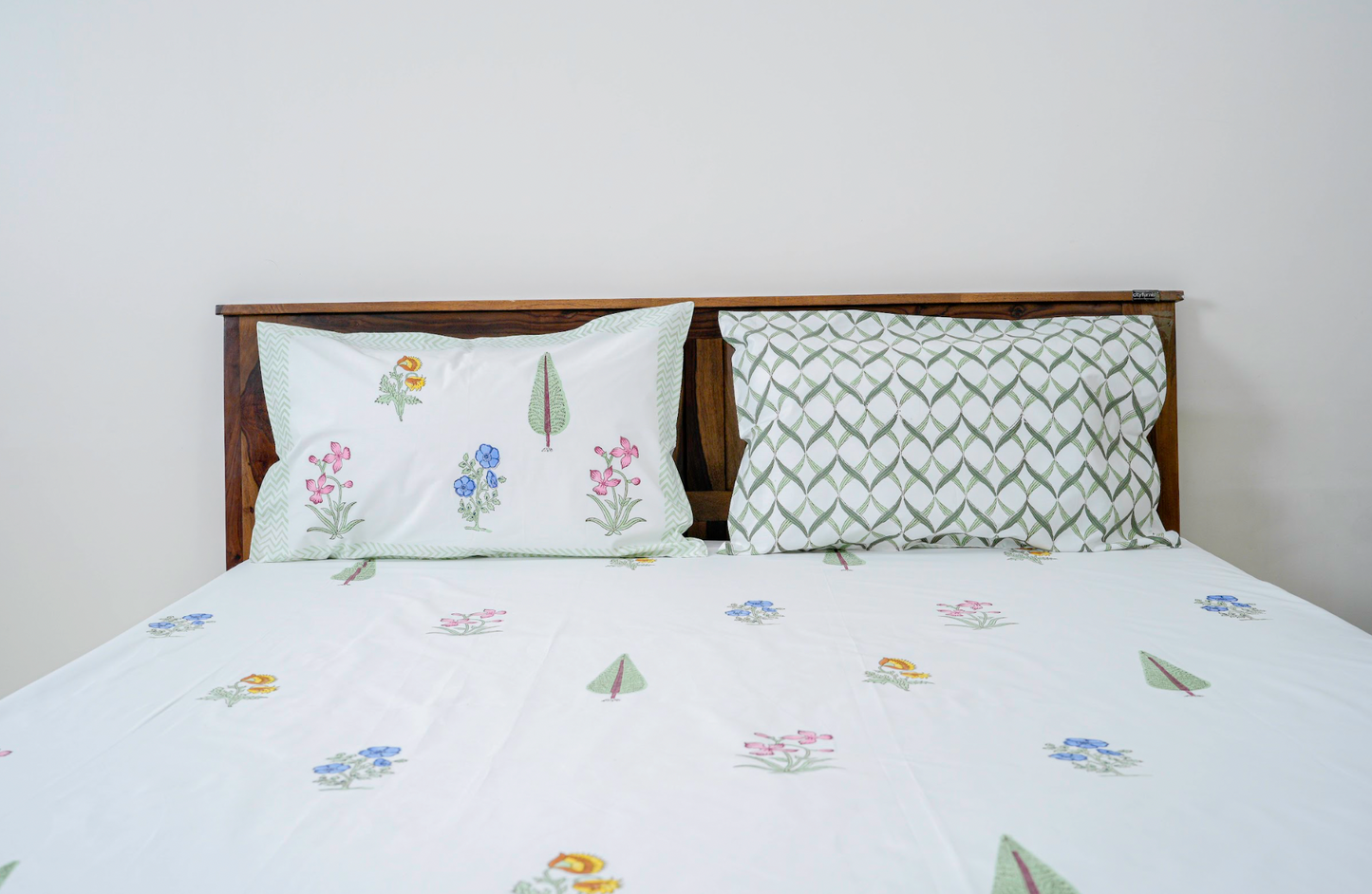 Rangbhari Bagiyaan  |Handblock printed Bedsheet|Double bed: King Size |300 TC Premium Cotton|Reversibe pillow covers