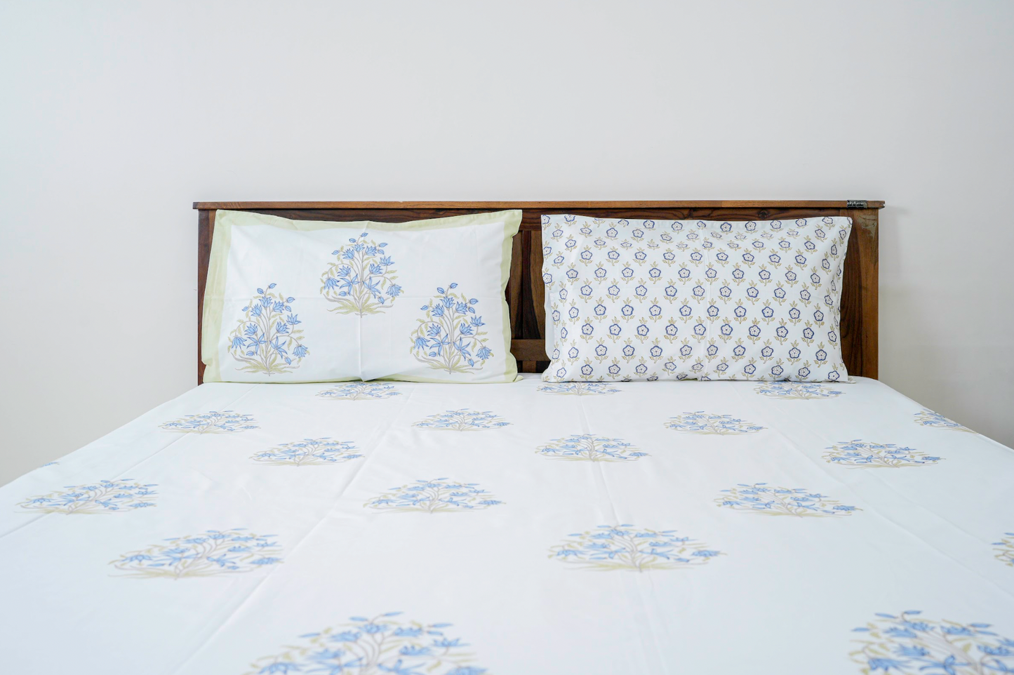 Pretty Jasmines |Handblock printed Bedsheet|Double bed: King Size |300 TC Premium Cotton|Reversibe pillow covers