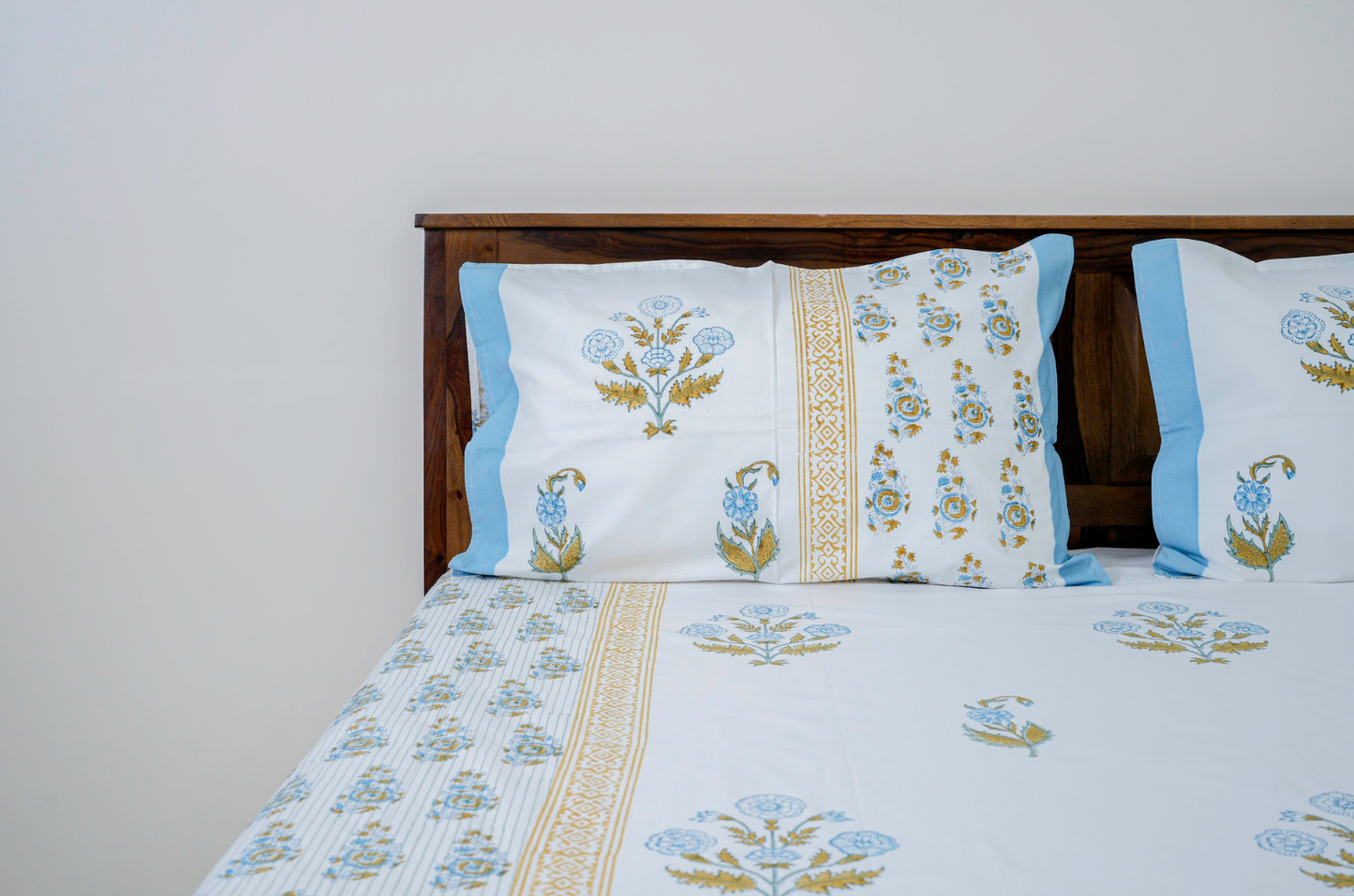 Summer freshness| Handblock printed Bedsheet|Double bed: King Size |300 TC Premium Cotton|Reversibe pillow covers