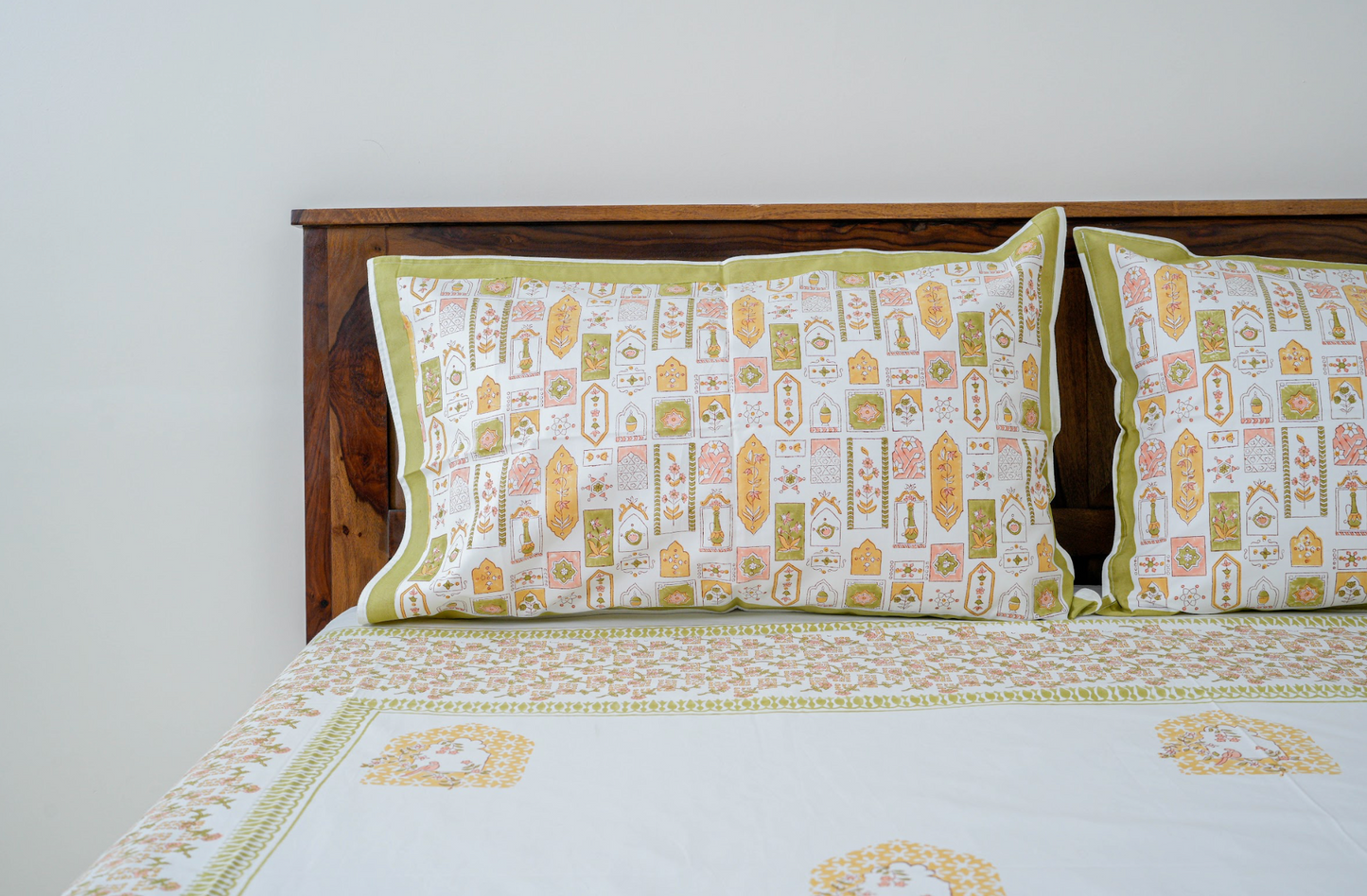 Jharoka| Handblock printed Bedsheet|Double bed: King Size |400 TC Premium Cotton| Complementing pillow covers