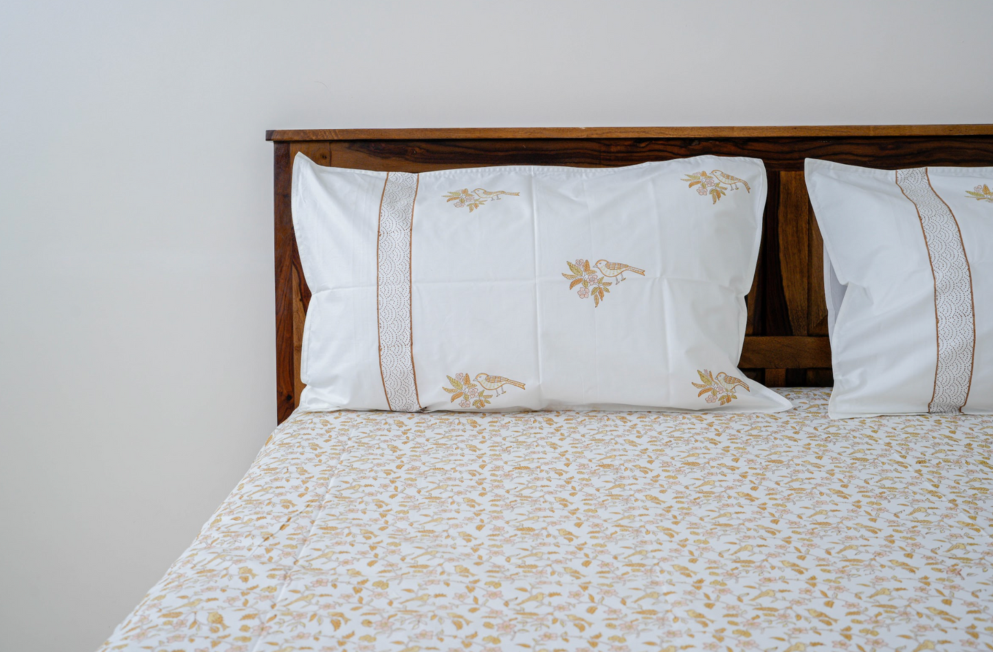 Chidiyaan| Handblock printed Bedsheet|Double bed: King Size |400 TC Premium Cotton| Complementing pillow covers