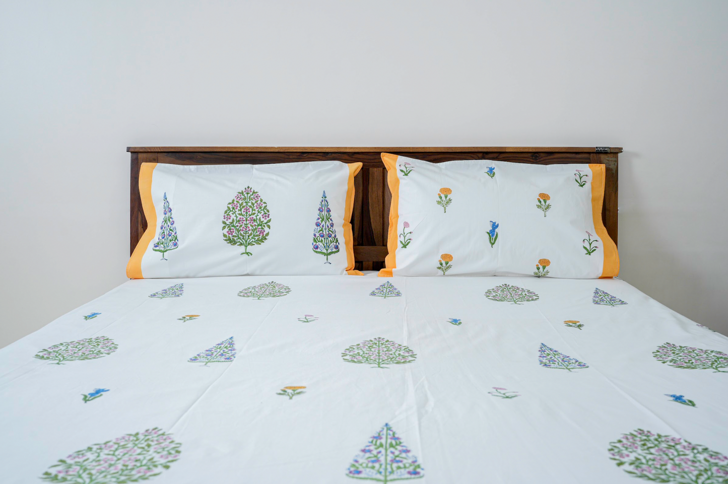 Happy Home|Handblock printed Bedsheet|Double bed: King Size |300 TC Premium Cotton|Reversibe pillow covers