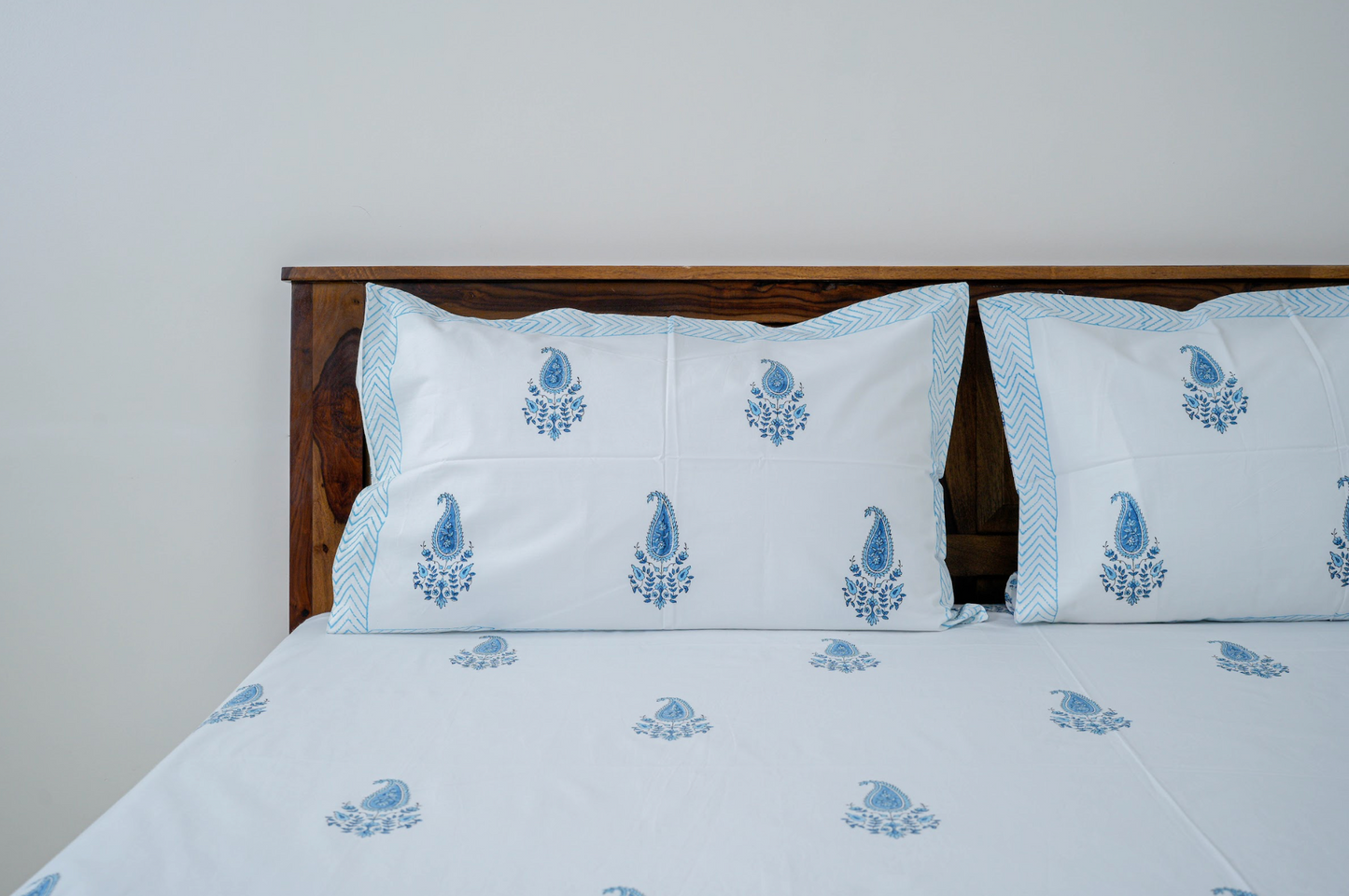 Blue Paisely motif| Handblock printed Bedsheet|Double bed: Queen Size and King sie |300 TC Premium Cotton|Complementing pillow covers