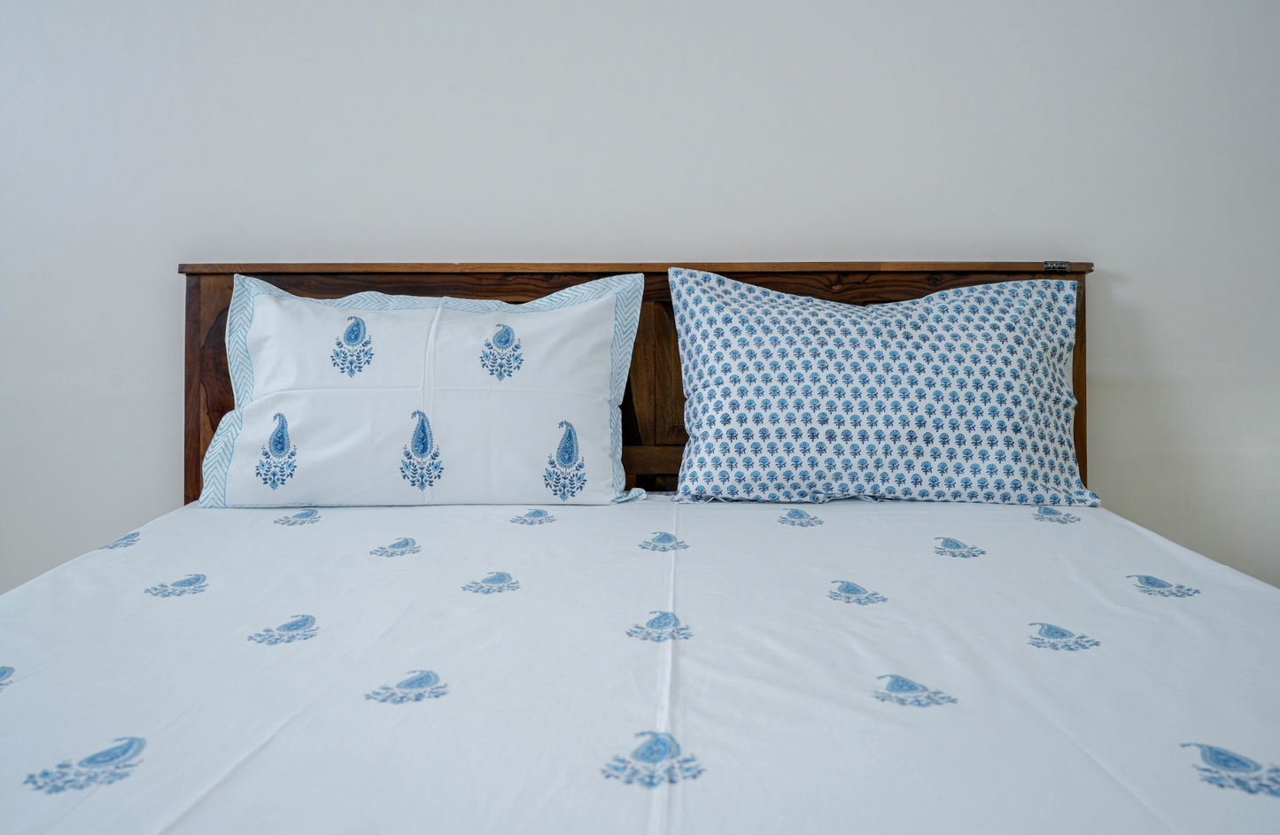 Blue Paisely motif| Handblock printed Bedsheet|Double bed: Queen Size and King sie |300 TC Premium Cotton|Complementing pillow covers