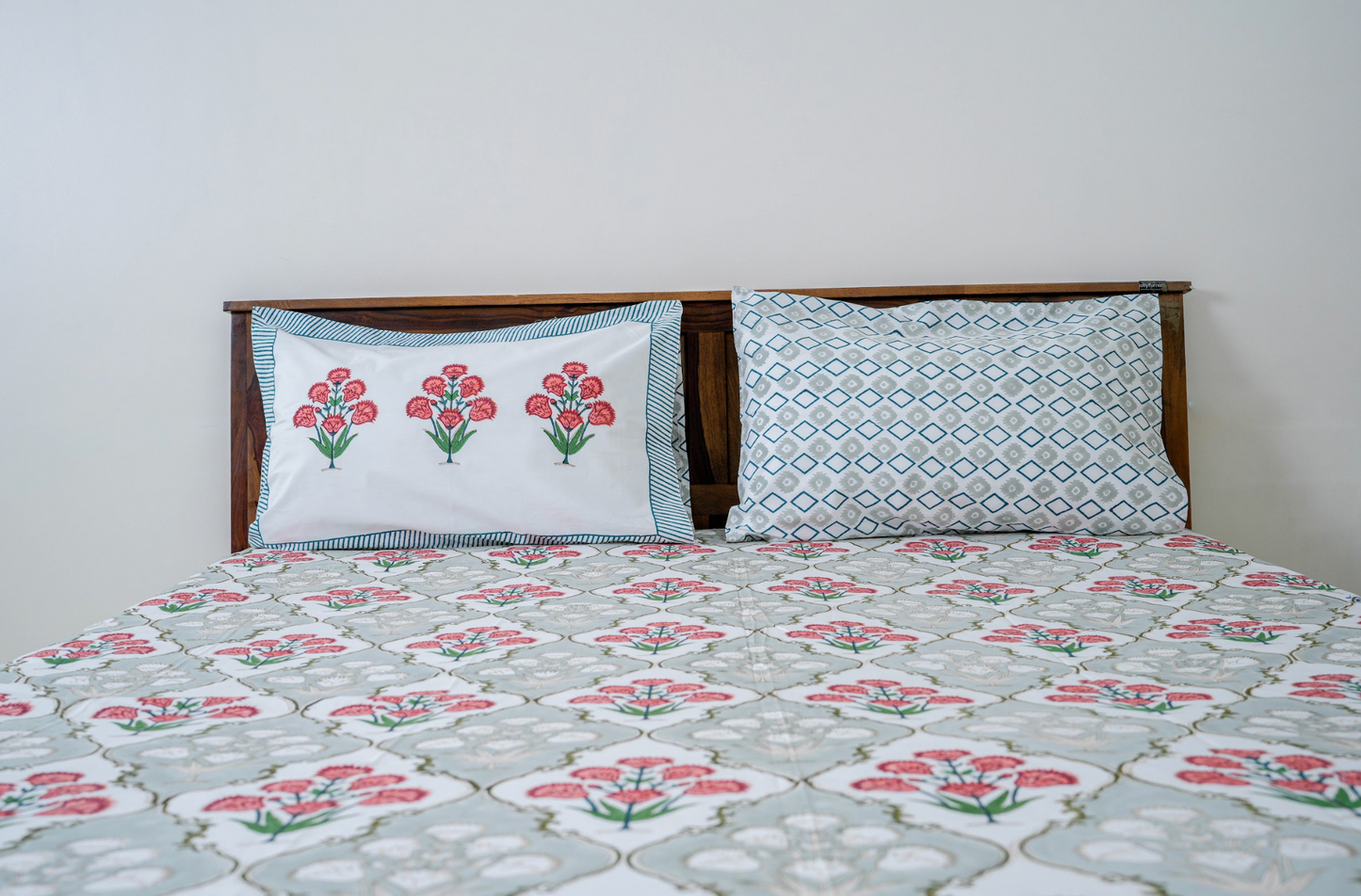 Guldasto ka jal  |Handblock printed Bedsheet|Doublebed: Queen and King Size|300 TC Premium Cotton|Complementing pillow covers