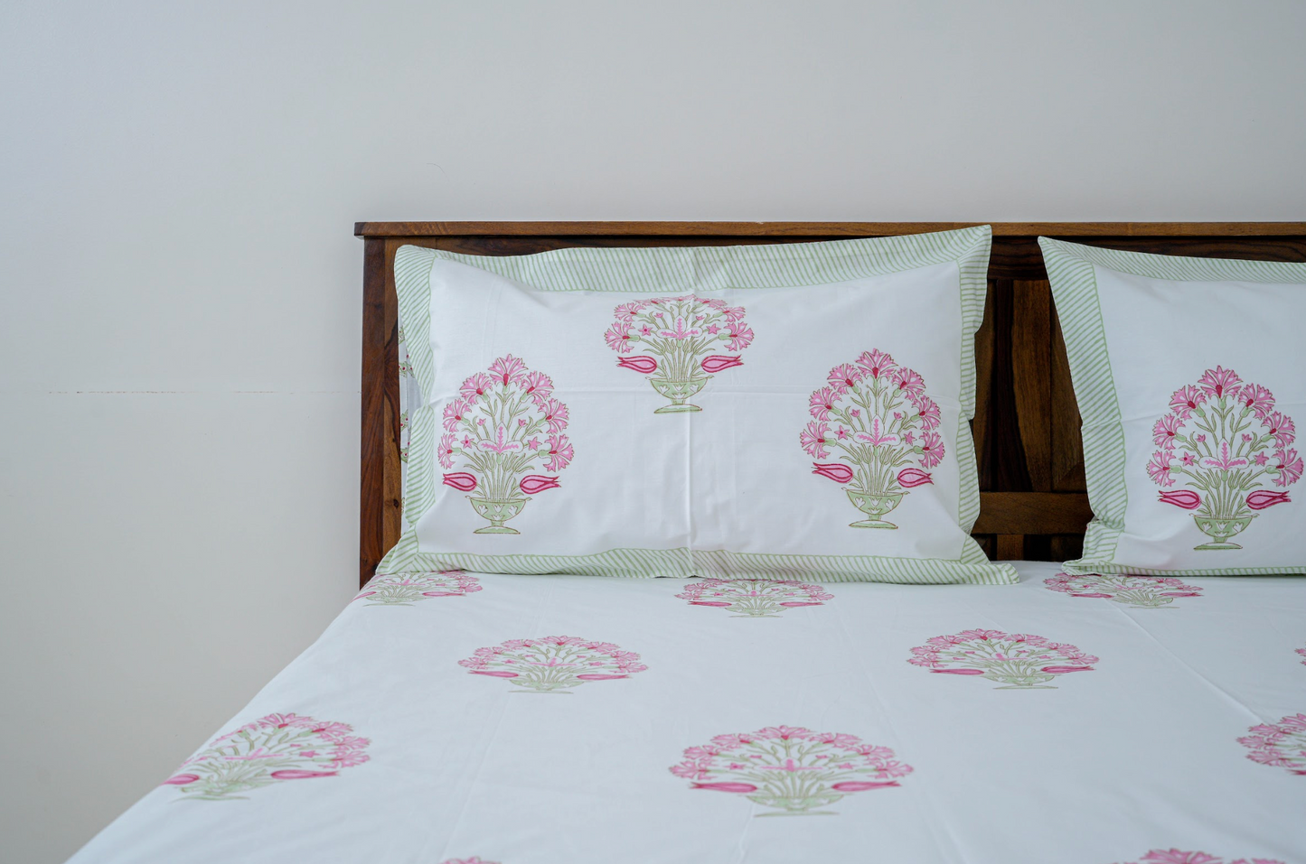 Guldasta l |Handblock printed Bedsheet|Double bed: Queen Size|300 TC Premium Cotton|Complementing pillow covers