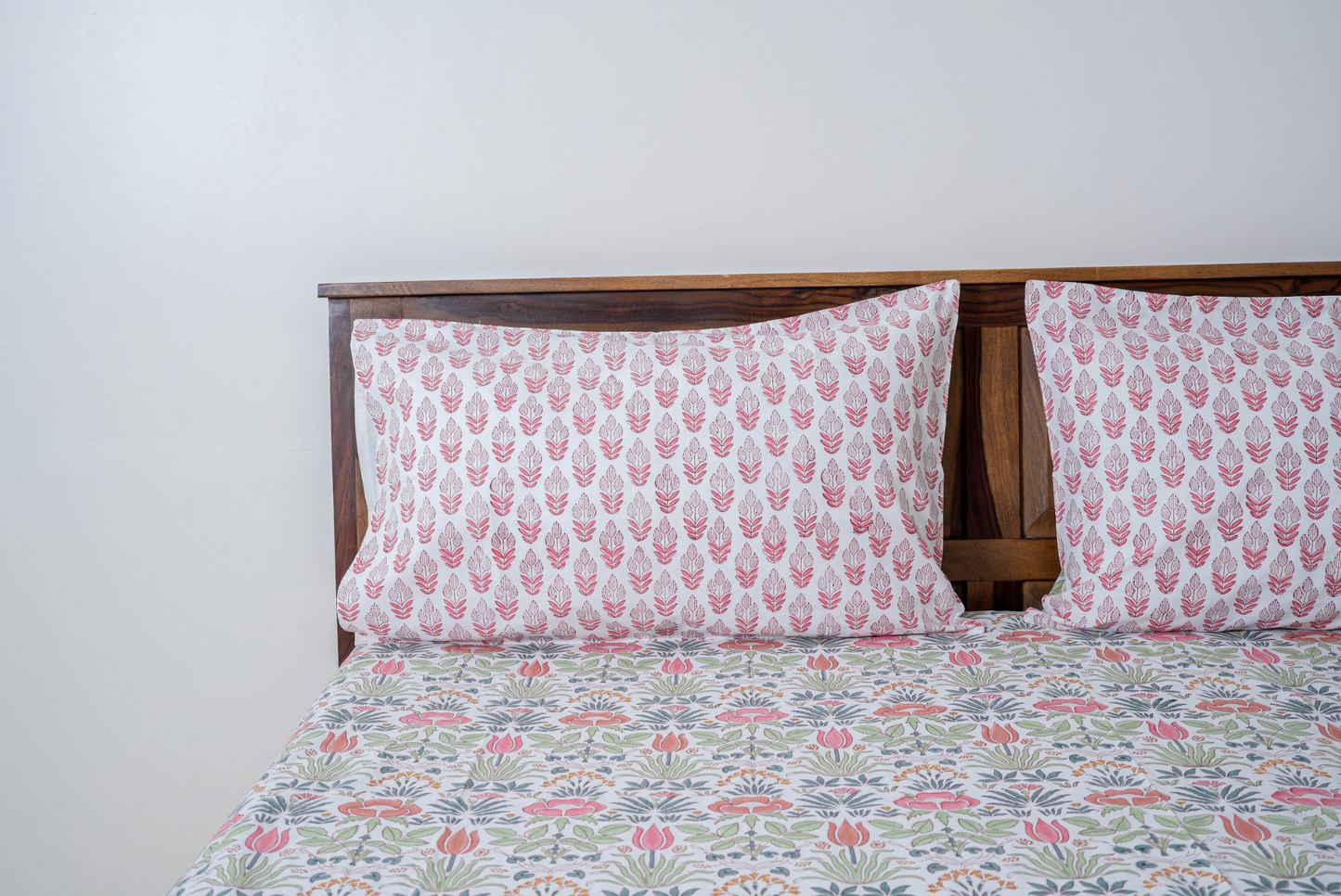 Bagicha l |Handblock printed Bedsheet|Doublebed: Queen and King Size|300 TC Premium Cotton|Complementing pillow covers