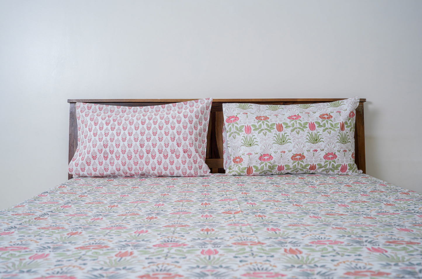 Bagicha l |Handblock printed Bedsheet|Doublebed: Queen and King Size|300 TC Premium Cotton|Complementing pillow covers